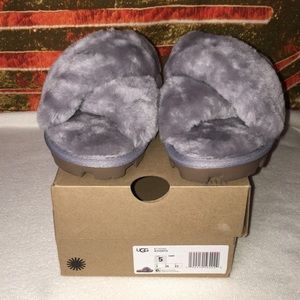 👑💝🔥 women’s ugg fuzzette slipper size 5.